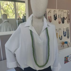  INFINITO Collar largo de bolas pintadas a mano COLLARES DE MADERA, PIEDRAS Y RESINA PARA MUJERES